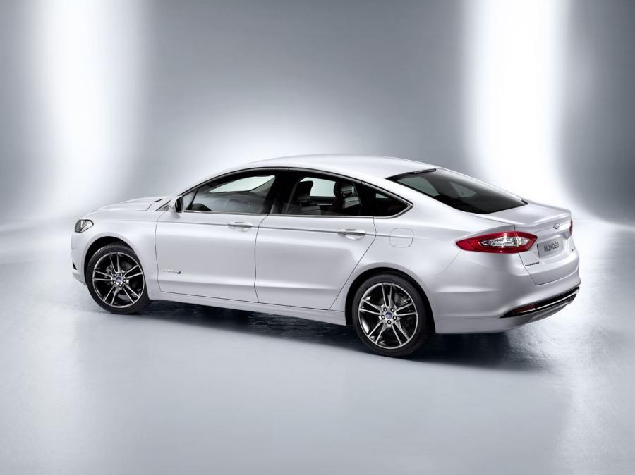  Ford Mondeo Sedan Hybrid 2013 года  (фото 3 из 4)